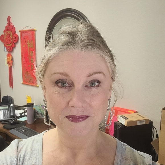 Meet your Posher, Jordan's Mom - Picture 3 of 3